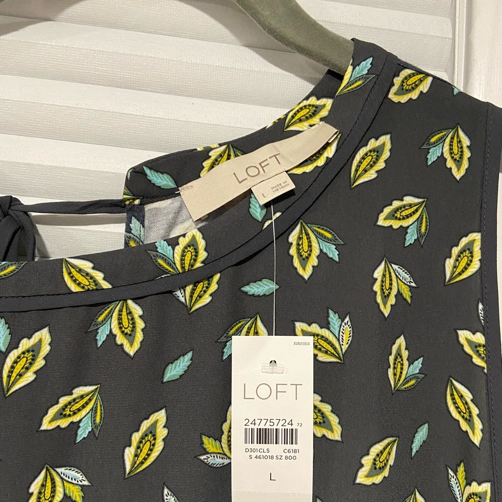 Loft Floral Top Size L NWT